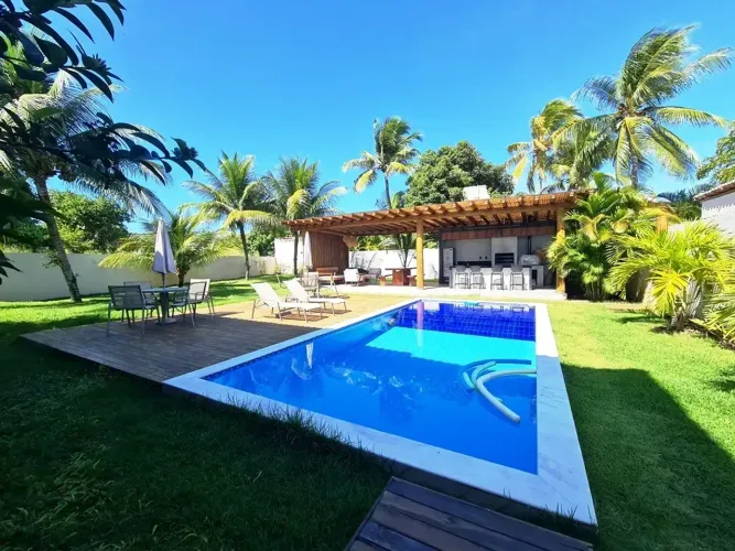 Casa no condomínio  Busca Vida com piscina privativa!!