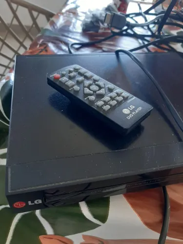 Aparelho DVD LG com controle remoto