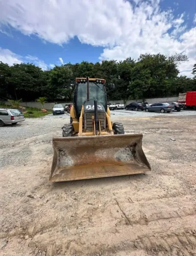 Retroescavadeira CAT 416E