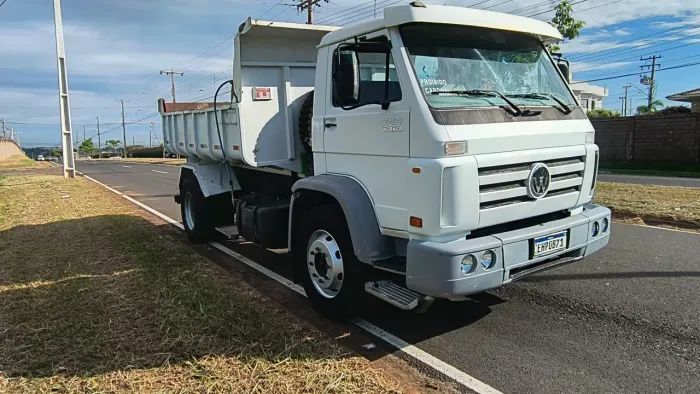 Caminhão cassamba 13180