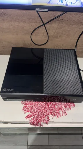 Vendo esse Xbox One quem si interessar só mandar mensagem no WhatsApp *