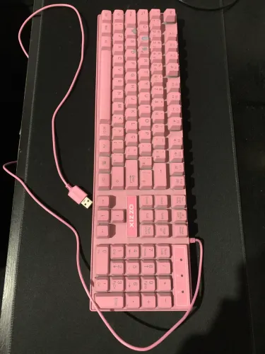 Teclado Rosa RGB da OZZIX e Mouse Gamer Branco RGB