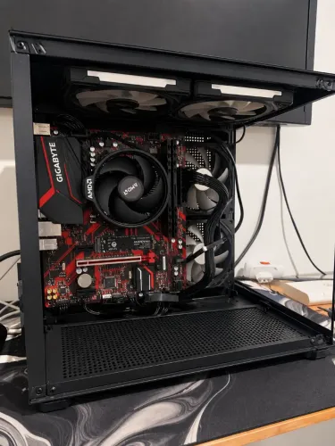 Ryzen 5600GT 16gb DDR4 Midgard B450 GAMING Gabinete Aquário Mini