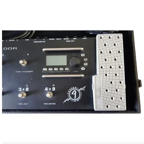 Pedaleira de guitarra fender mustang floor