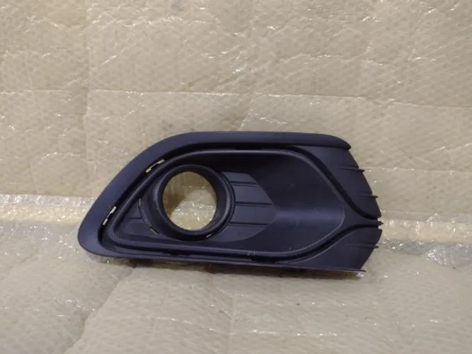 Moldura Farol de milha Renault Sandero / Logan 2014 a 2017