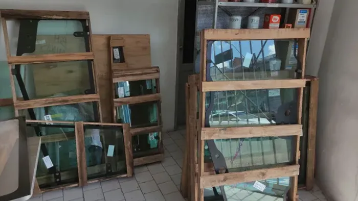 Parabrisas,Vidros Laterais e Portas para Tratores 