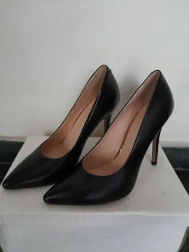 Scarpin Salto Alto Preto - Couro