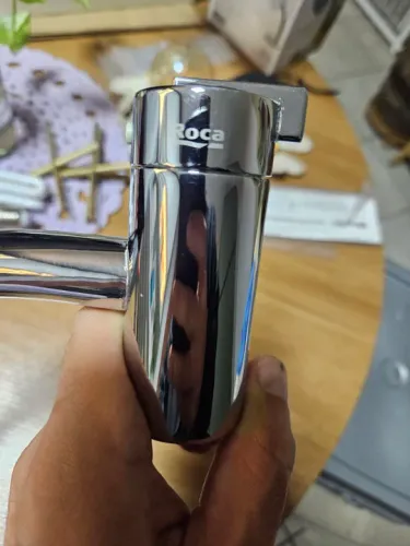 Torneira Roca cromada para lavatório