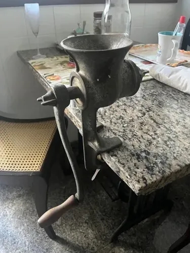 Moedor de carne antigo