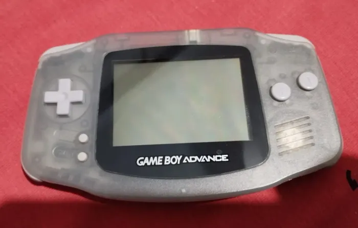 Game Boy Advance com jogos e mapeta de transporte