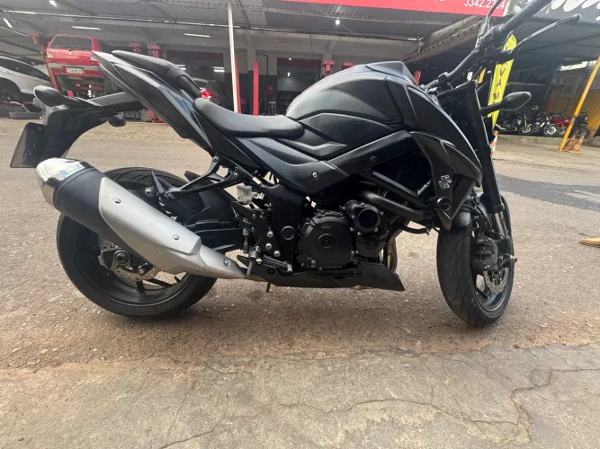 SUZUKI GSX 750  ANO 2021