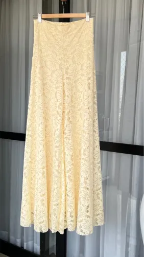 Calça Longa em Renda Amarela