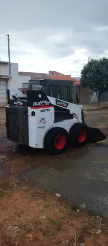 Mini carregadeira Maxxor MX750 cabinada 