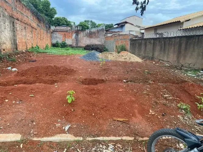 Lote 300 metros escriturado a 100 metros CAIC maracanã 