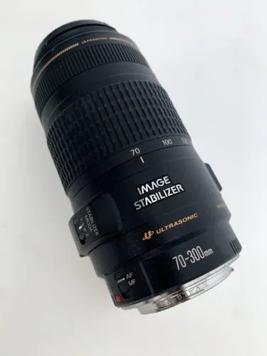 Canon EF 70-300 mm F/4.5 USM Com Stabilizador