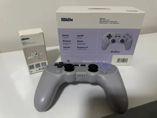 Controle 8BitDo SN Edition para diversos dispositivos