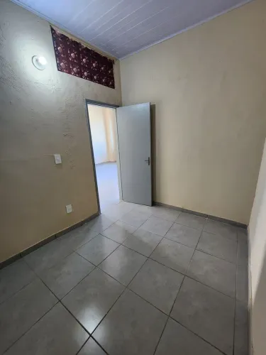 Aluguel de casa de vila.