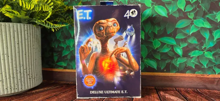 Deluxe Ultimate E.T. Neca