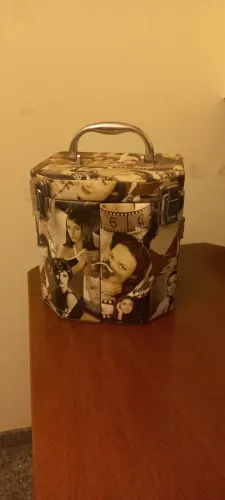 Maleta de maquiagem e bijuterias 