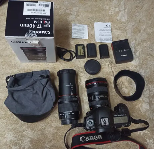 Câmera Canon com Lentes e Acessórios 5DSR