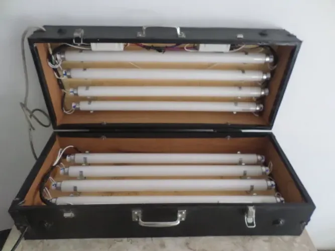 Luminária Portátil de 8 Lâmpadas Tipo Maleta