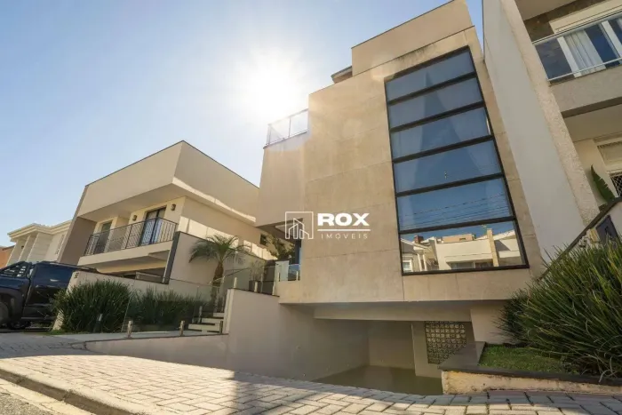 Casa de Alto Padrão com 3 quartos, terraço e piscina à venda, 257 m² - Santa Quitéria - Cu