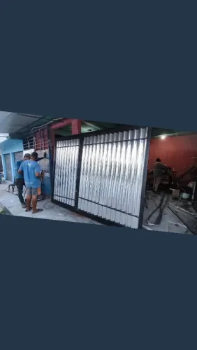 Portão para garagem num precinho de chapa galvanizada 2,10 de altura por 2,50 