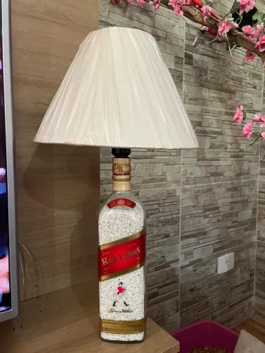 Abajur Artesanal Garafa de Whisky Red Label Obs Não acompanha Lâmpada
