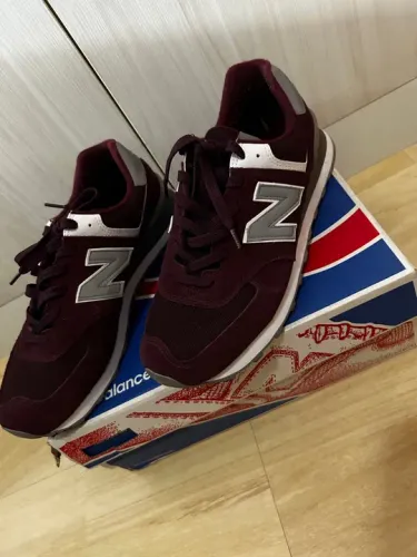 Tênis New Balance 574 vinho TAM42