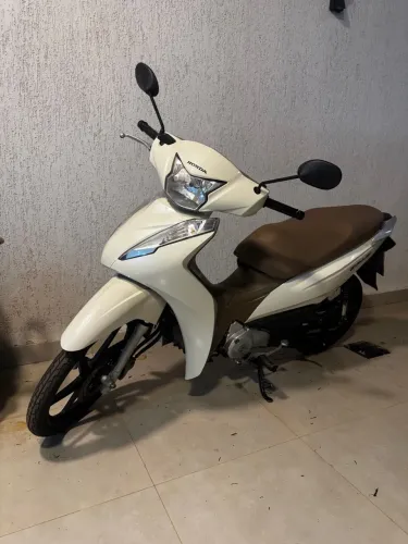 Vendo Honda biz 125 muito nova 