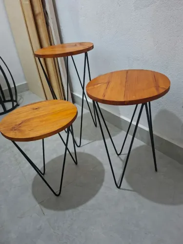 Trio de mesinhas ferro e madeira