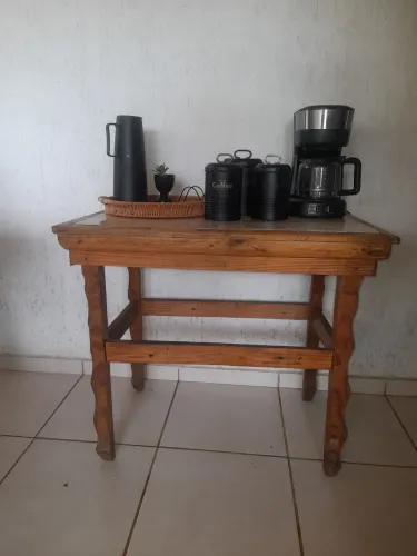 Mesa madeira maciça e pedra