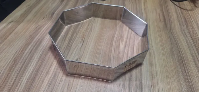 Aro cortador para tortas em inox oitavado 25 cm de diâmetro e 10 cm de lado