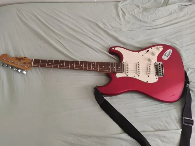 Guitarra Stratocaster shelter com Roland cube 15xl