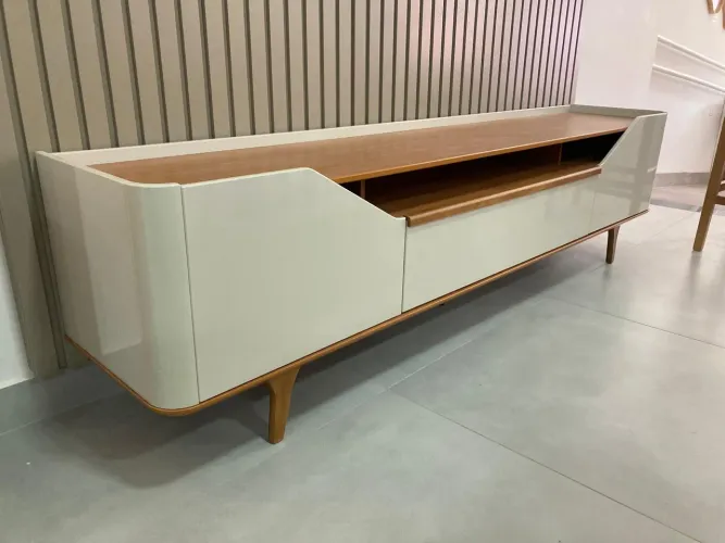 Rack com Pés maciço 2 Portas com Slowmotion e Gaveta com Corrediça Telescópica