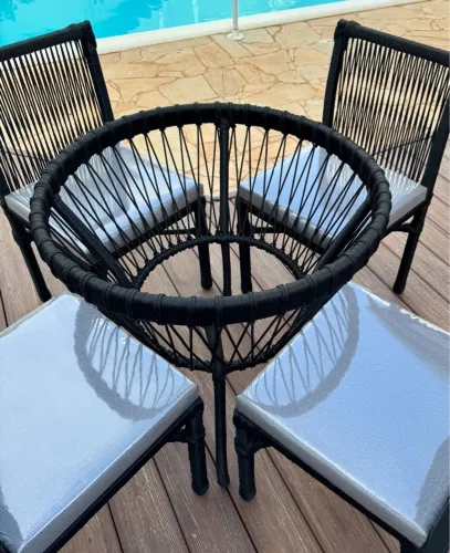 Mesa + vidro temperado 1 m+ 4 cadeiras em alumínio revestimento tricô nautico 4200,00