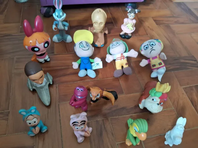 Miniaturas Mac Donald 's diversas e agarradinhos antigos