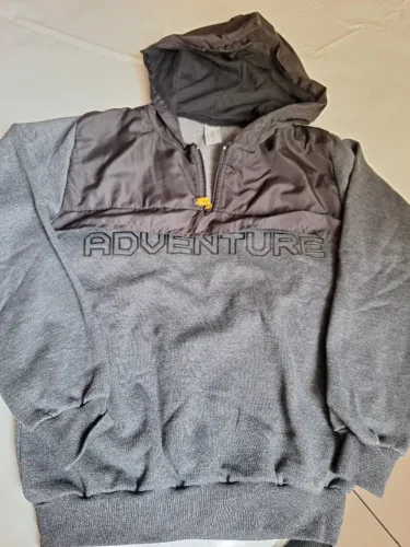 BLUSÃO DE MOLETON MARCA AND.GOO COR CINZA - COM CAPUZ- TAM 18 USADO EM ÓTIMO ESTADO