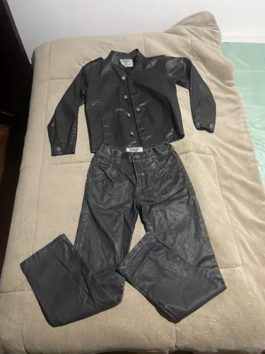 Conjunto Jaqueta e Calça Alphabeto usado 1 vez