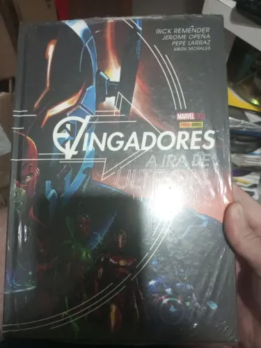 Vingadores: A Ira de Ultron - HQ Capa Dura Panini books lacrado