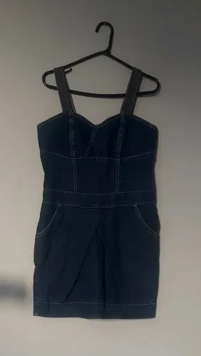 Vestido Jeans Moderno com Detalhes
