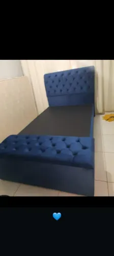 Cama Box Estofada Azul com Detalhes em Botões