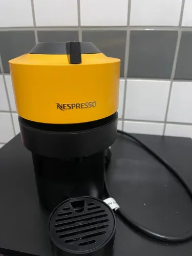Cafeteira Nespresso Vertuo - Semi nova 
