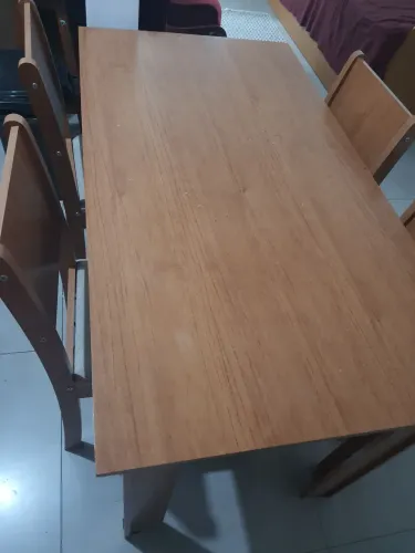 VENDO LINDA MESA COM 4 CADEIRAS , ABAIXOU P 599 REAIS !