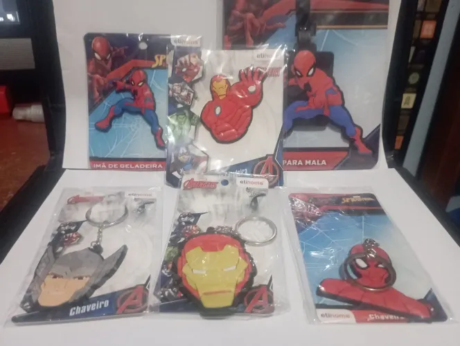 Chaveiros e ímãs do Homem Aranha e Vingadores