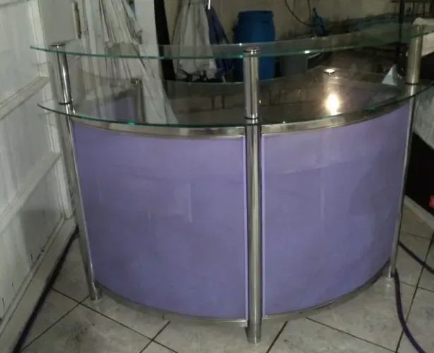 Balcão para Recepção e caixa de Aço Inox e vidros Blindex 150x50 e 115cm altura