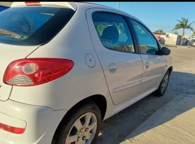 Peugeot 207 XR 1.4 Flex 8V 5P 2013