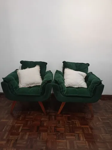 Poltrona verde confortável e estilosa