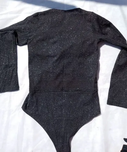 Body Brilho c/decote + Bolsa Pequena Chanel