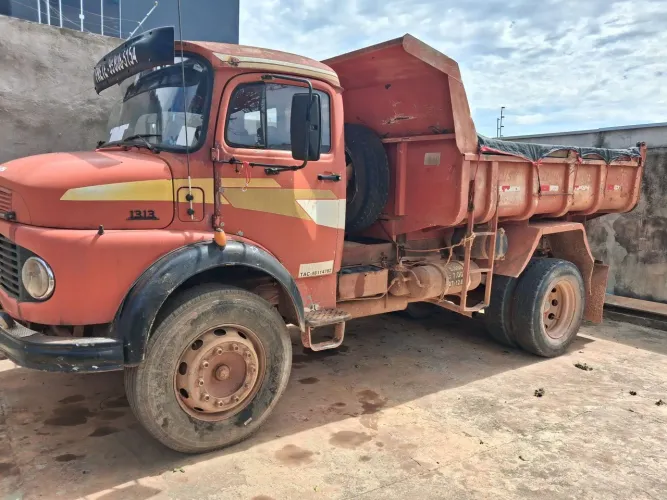Caminhão caçamba 1313 ano 1982 preço 90.000 mil